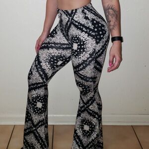 Rue21 Geometric Flare High Rise Pants - Beige, Black (M)